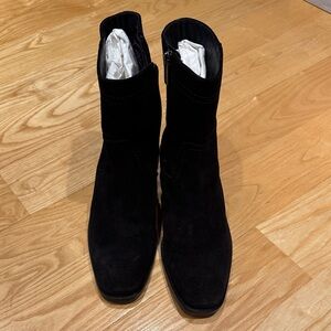 Excellent *Aquatalia* Black Suede Ankle Boots - Sz. 8.5M